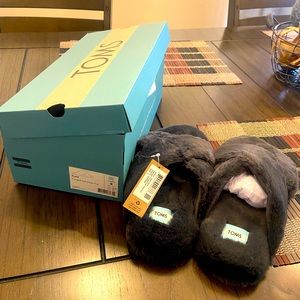 NWT Toms Faux Fur Slip 9